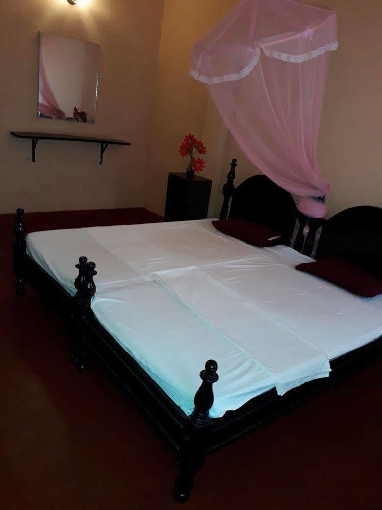 Shahira Hotel ニラヴェリ エクステリア 写真